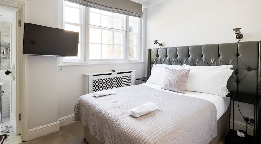 Photo of The White Bonnet