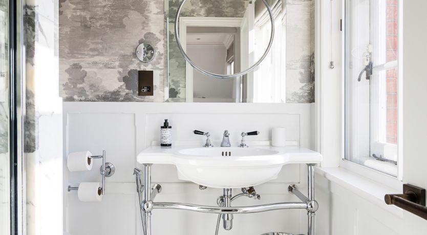 Photo of The White Bonnet