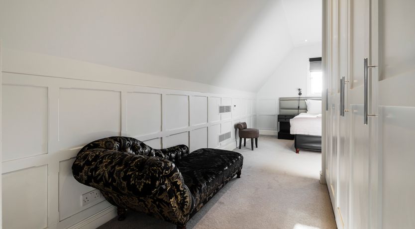 Photo of The White Bonnet