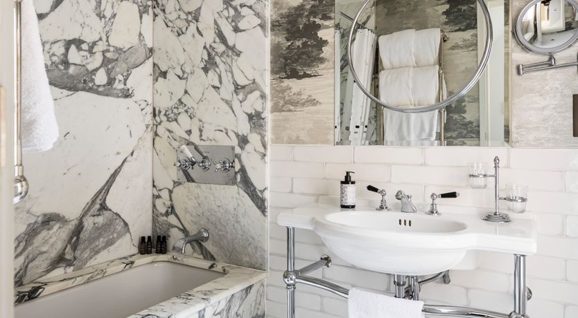 Photo of The White Bonnet