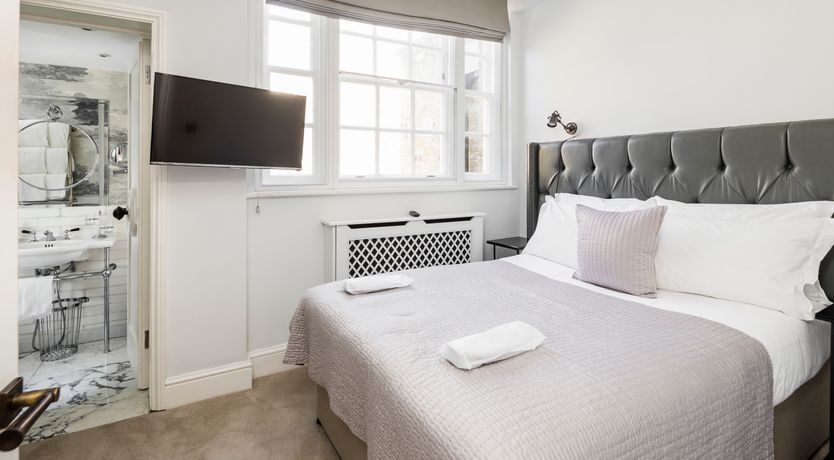 Photo of The White Bonnet