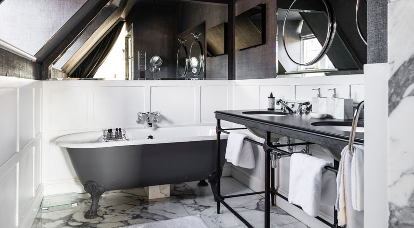 Photo of The White Bonnet