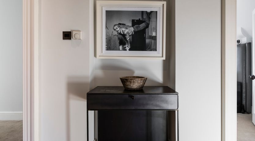 Photo of The White Bonnet