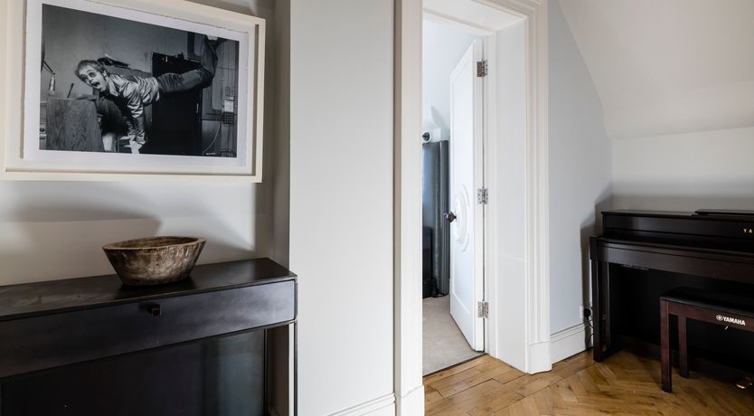 Photo of The White Bonnet