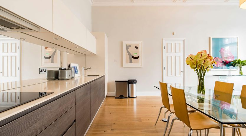 Photo of Botanical Muse