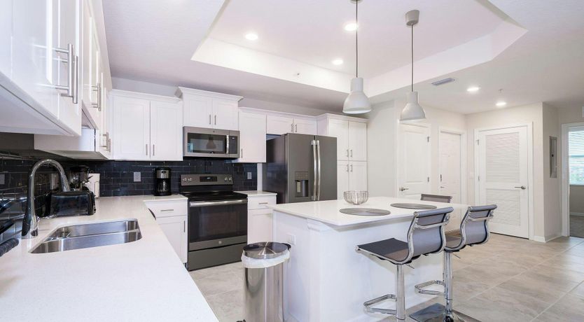 Photo of The Aurora Skyline