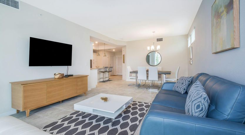 Photo of The Aurora Skyline