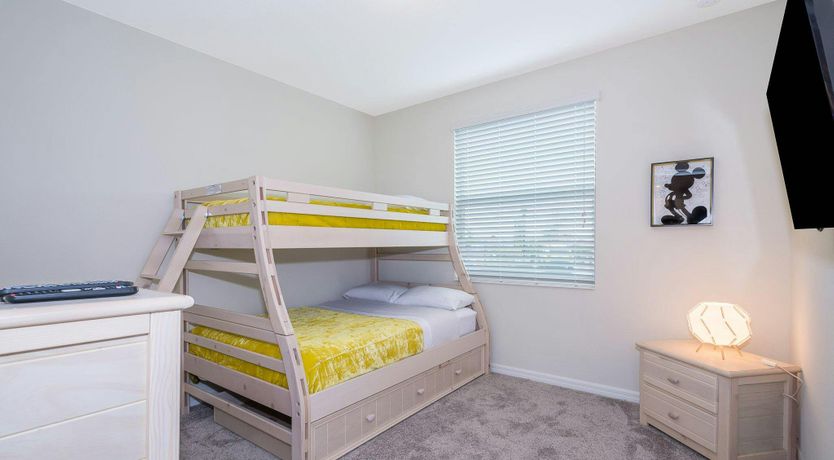 Photo of The Aurora Skyline