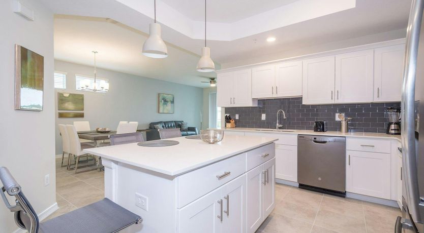 Photo of The Aurora Skyline