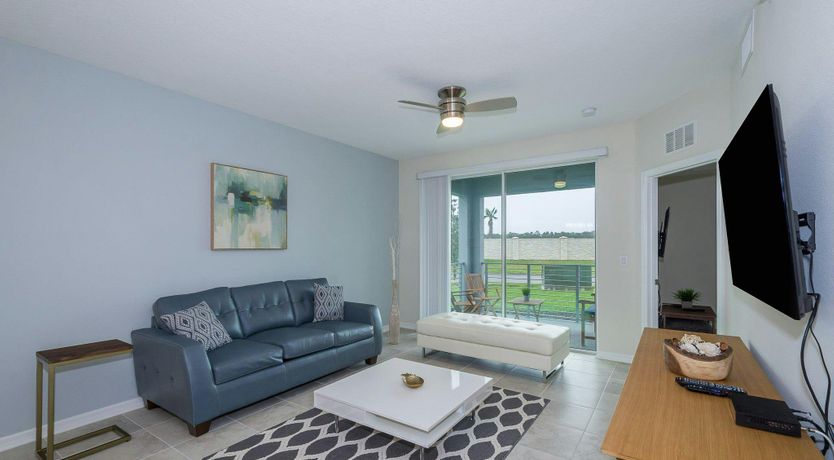 Photo of The Aurora Skyline