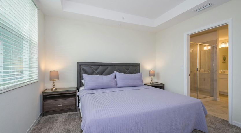 Photo of The Aurora Skyline