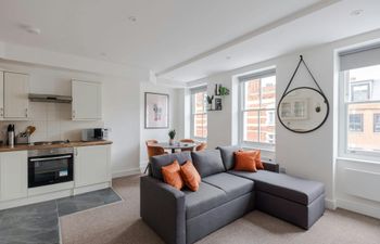 West End Whirl Holiday Home