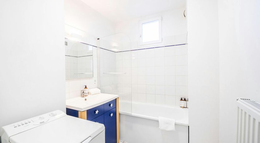 Photo of Parisian Aura