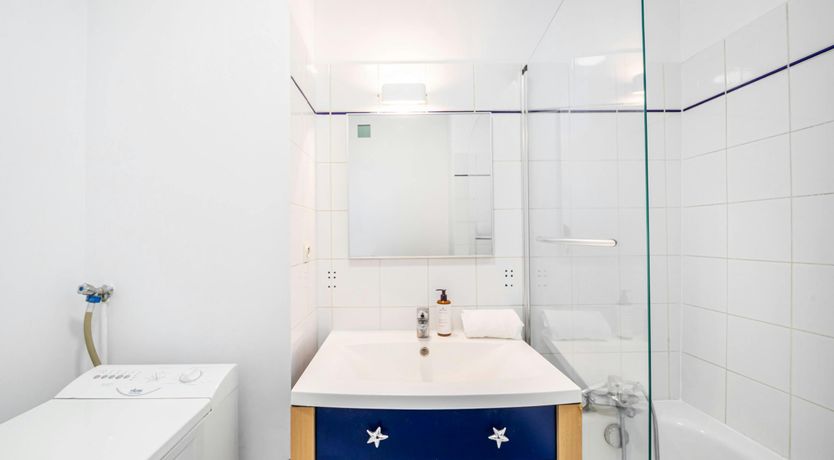 Photo of Parisian Aura