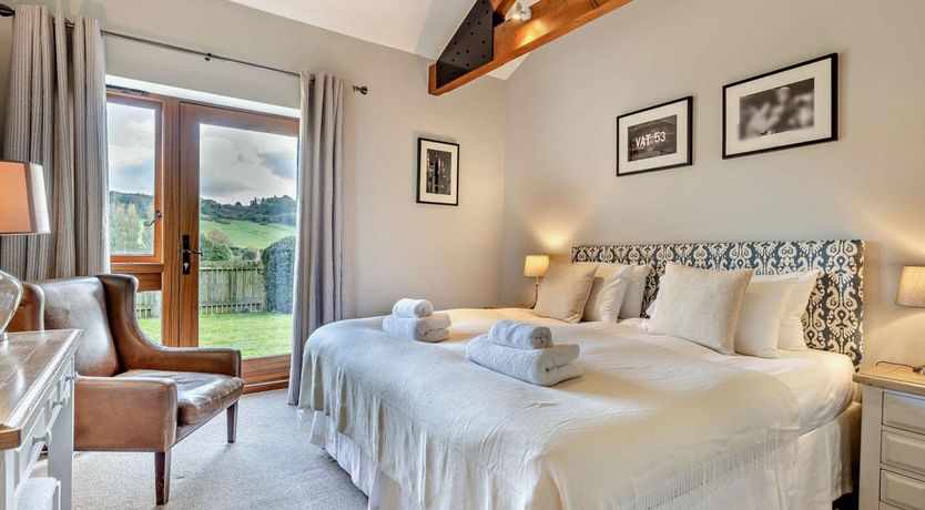 Photo of 3 Bed in Corton Denham