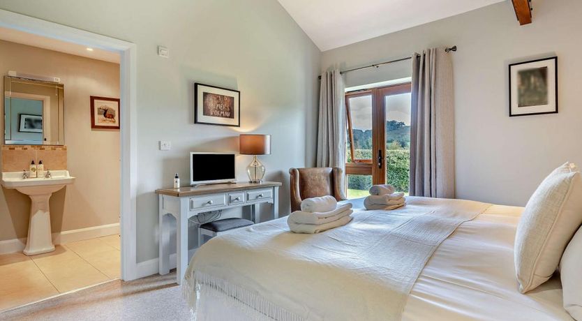 Photo of 3 Bed in Corton Denham