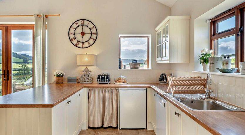 Photo of 3 Bed in Corton Denham