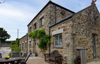5 Bed in Mount Hawke Holiday Home