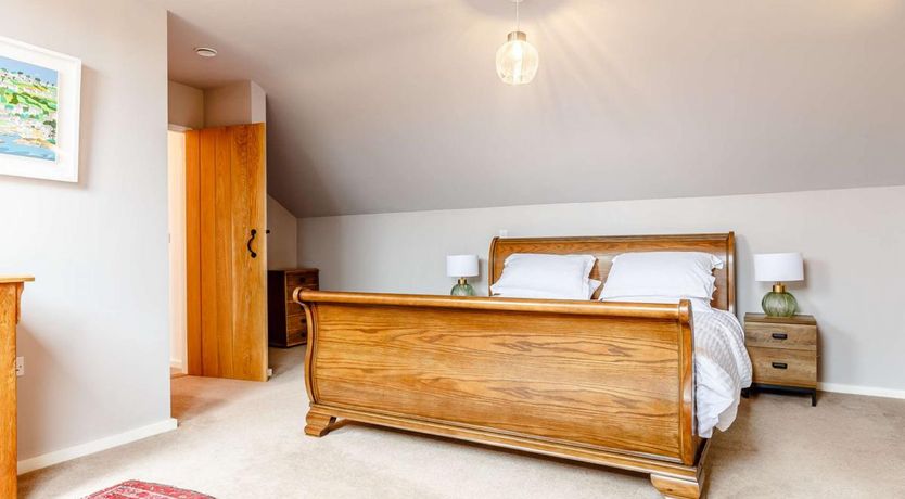 Photo of 5 Bed in Mount Hawke