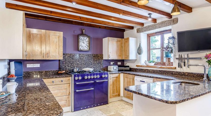 Photo of 5 Bed in Mount Hawke