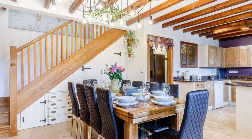 Photo of 5 Bed in Mount Hawke