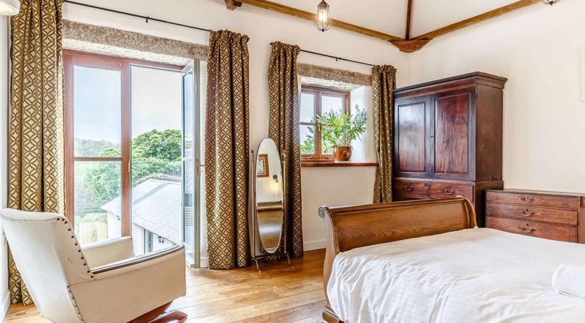 Photo of 5 Bed in Mount Hawke