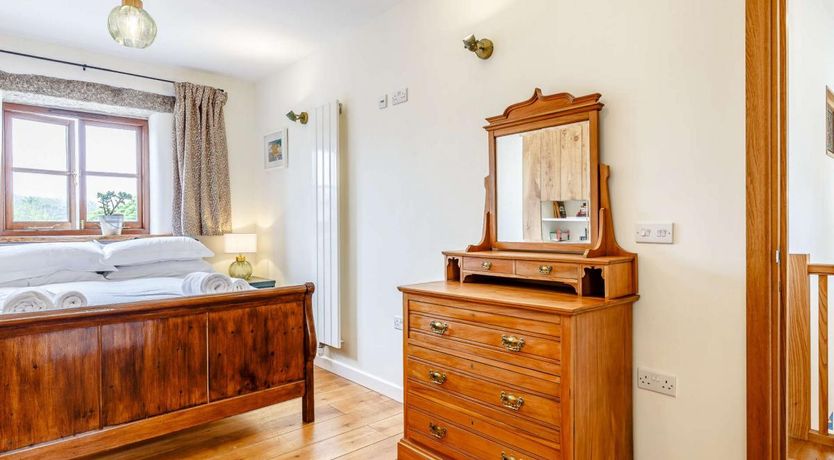 Photo of 5 Bed in Mount Hawke