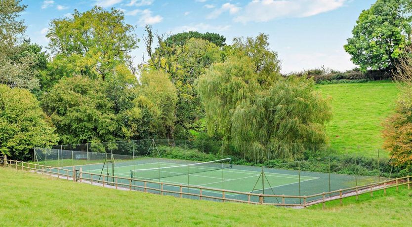 Photo of 5 Bed in Taunton