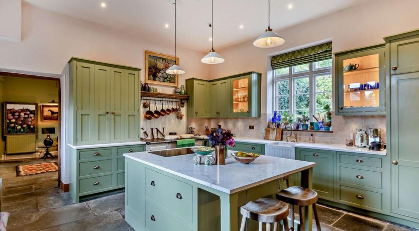 Photo of 5 Bed in Taunton