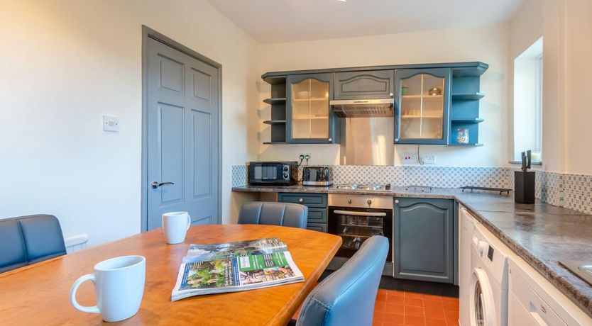 Photo of 3 Bed in Dean