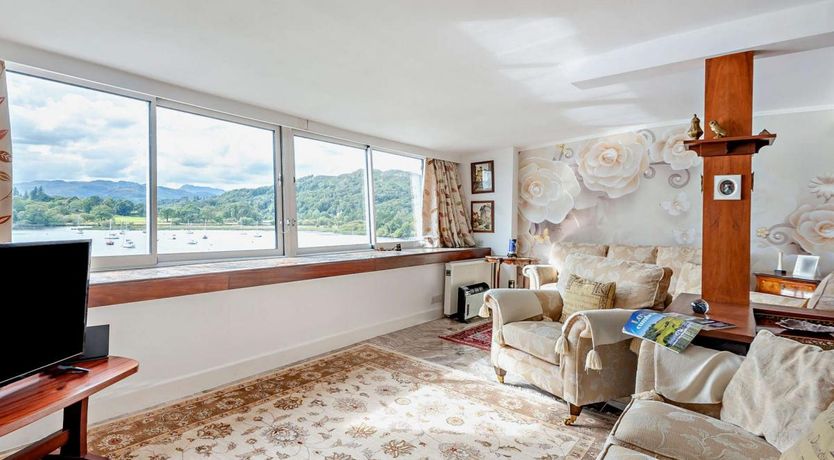 Photo of 3 Bed in Waterhead