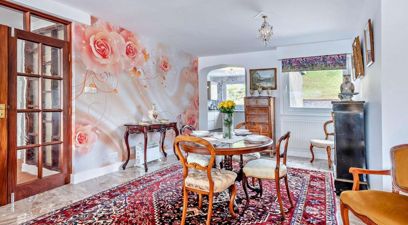 Photo of 3 Bed in Waterhead