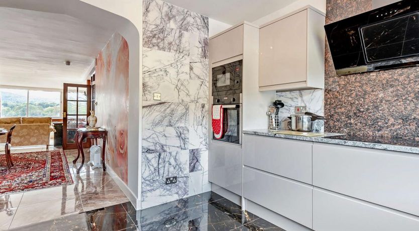 Photo of 3 Bed in Waterhead