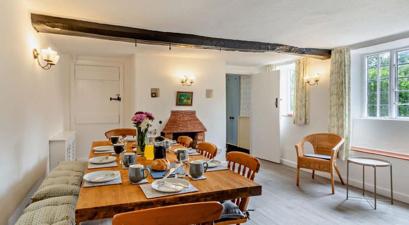 Photo of 6 Bed in Taunton