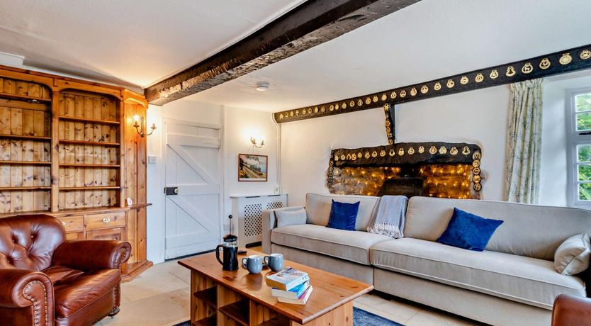 Photo of 6 Bed in Taunton