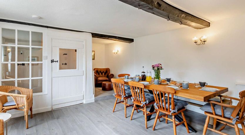 Photo of 6 Bed in Taunton