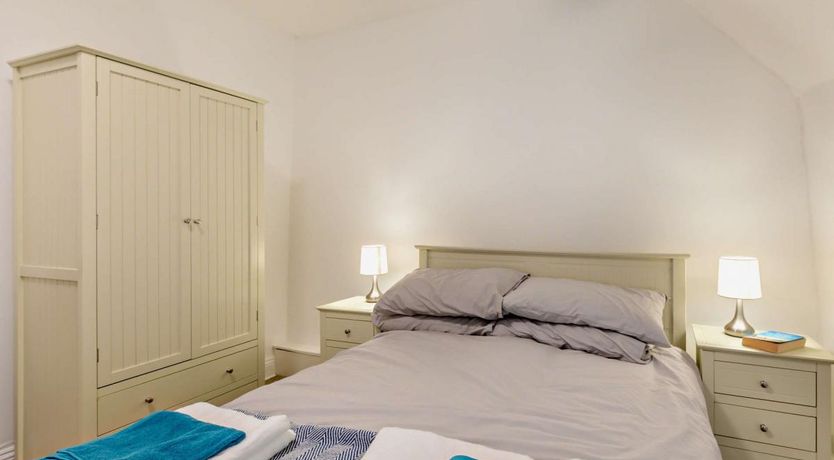 Photo of 5 Bed in Woolston