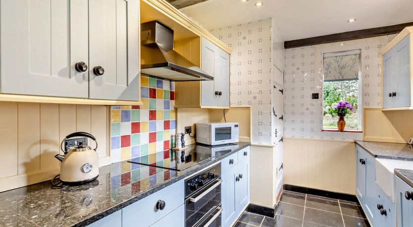 Photo of 6 Bed in Taunton