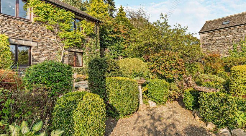 Photo of in Crosthwaite (95607)