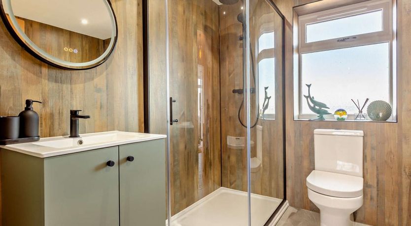 Photo of 4 Bed in Huna