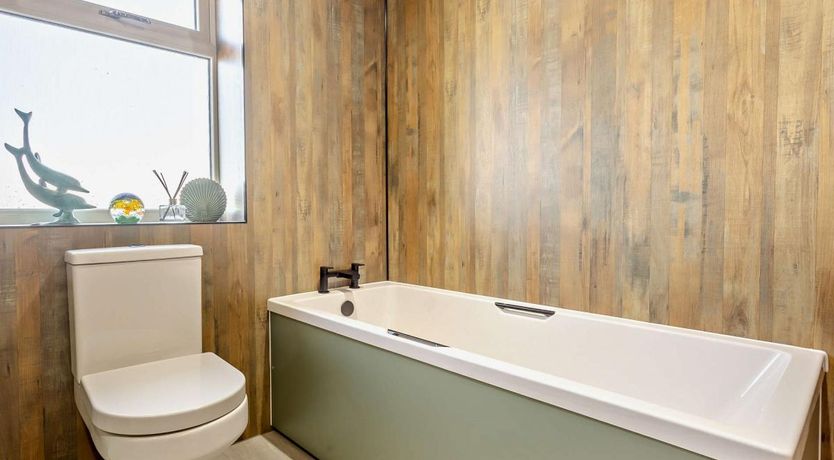 Photo of 4 Bed in Huna