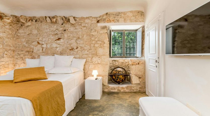 Photo of Cashmere & Stone