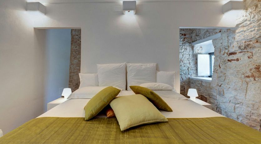 Photo of Cashmere & Stone