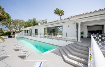 The Sunlit Garden Holiday Home