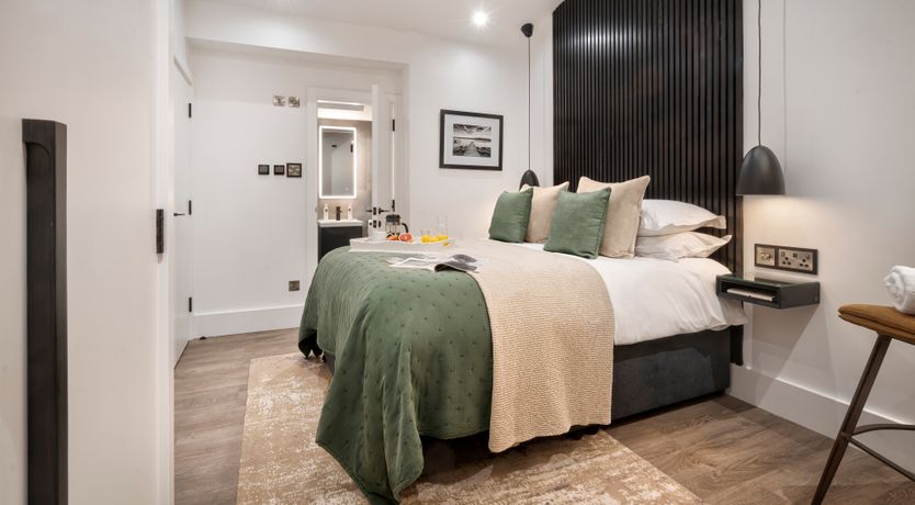 Photo of Lakeview Luxury