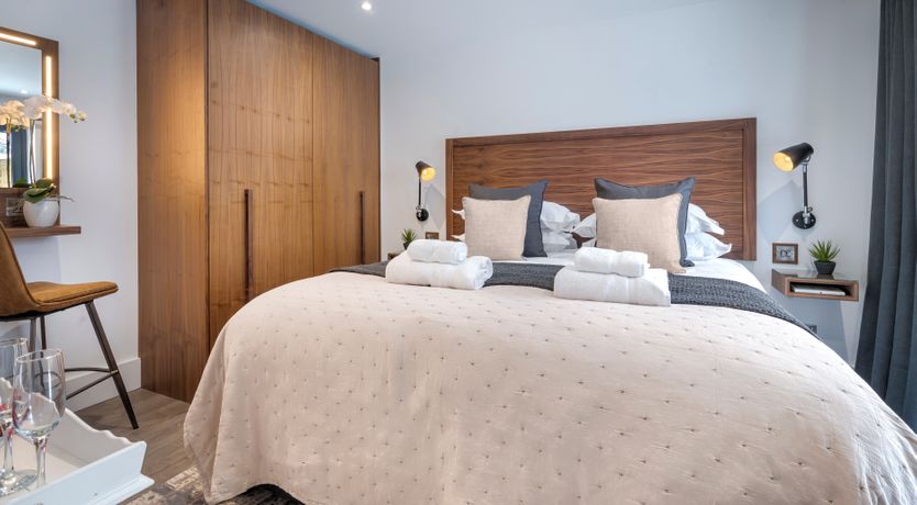 Photo of Lakeview Luxury