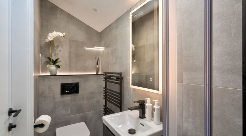 Photo of Lakeview Luxury