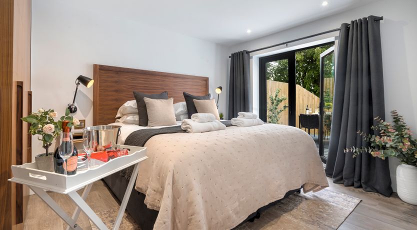 Photo of Lakeview Luxury