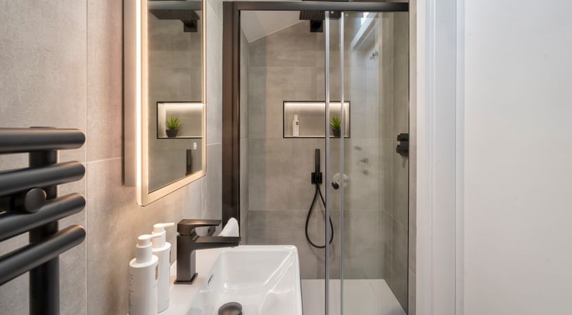 Photo of Lakeview Luxury