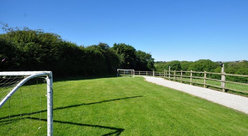 Photo of 5 Bed in Hartland